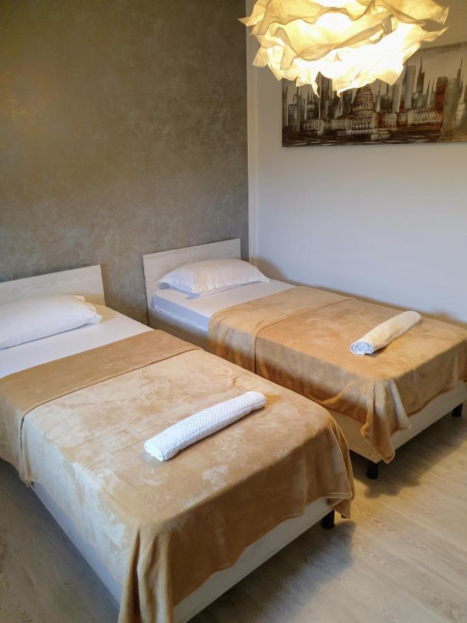 Hotel Queen Bucarest Extérieur photo