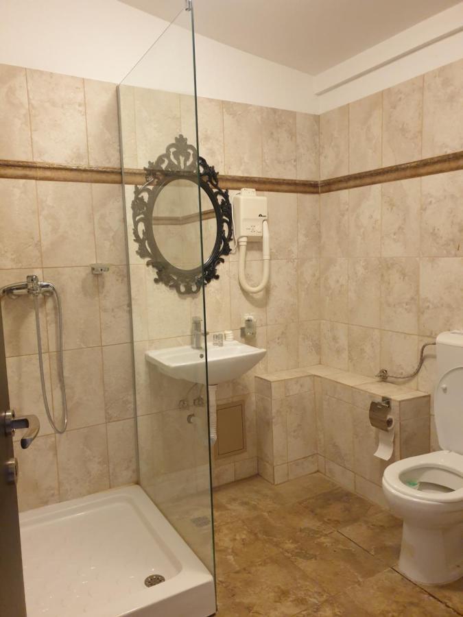 Hotel Queen Bucarest Extérieur photo