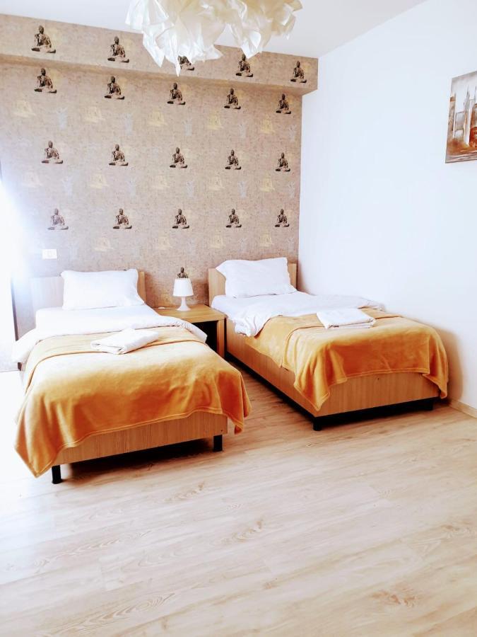 Hotel Queen Bucarest Extérieur photo