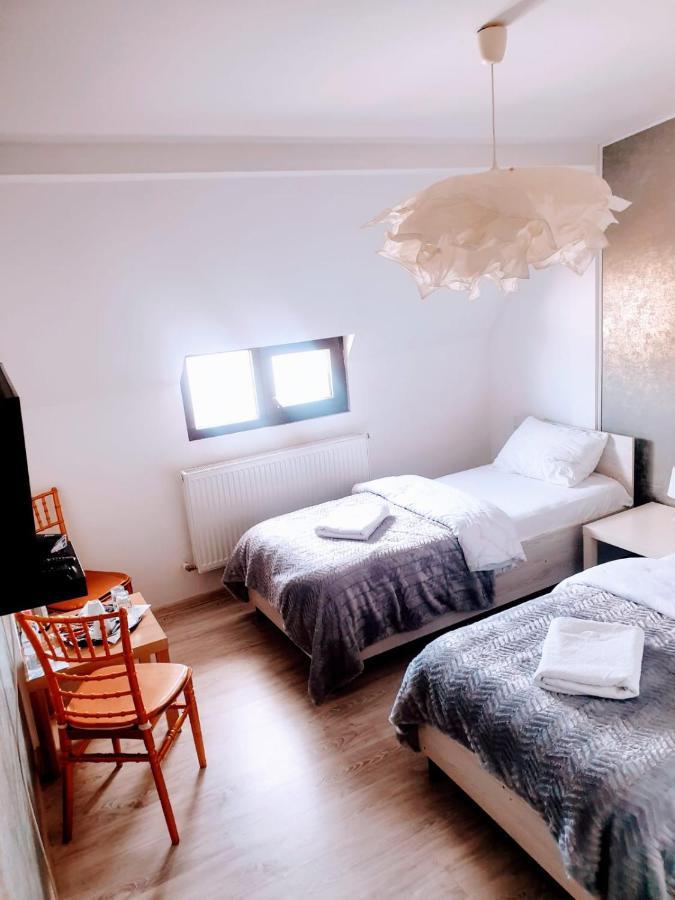 Hotel Queen Bucarest Extérieur photo